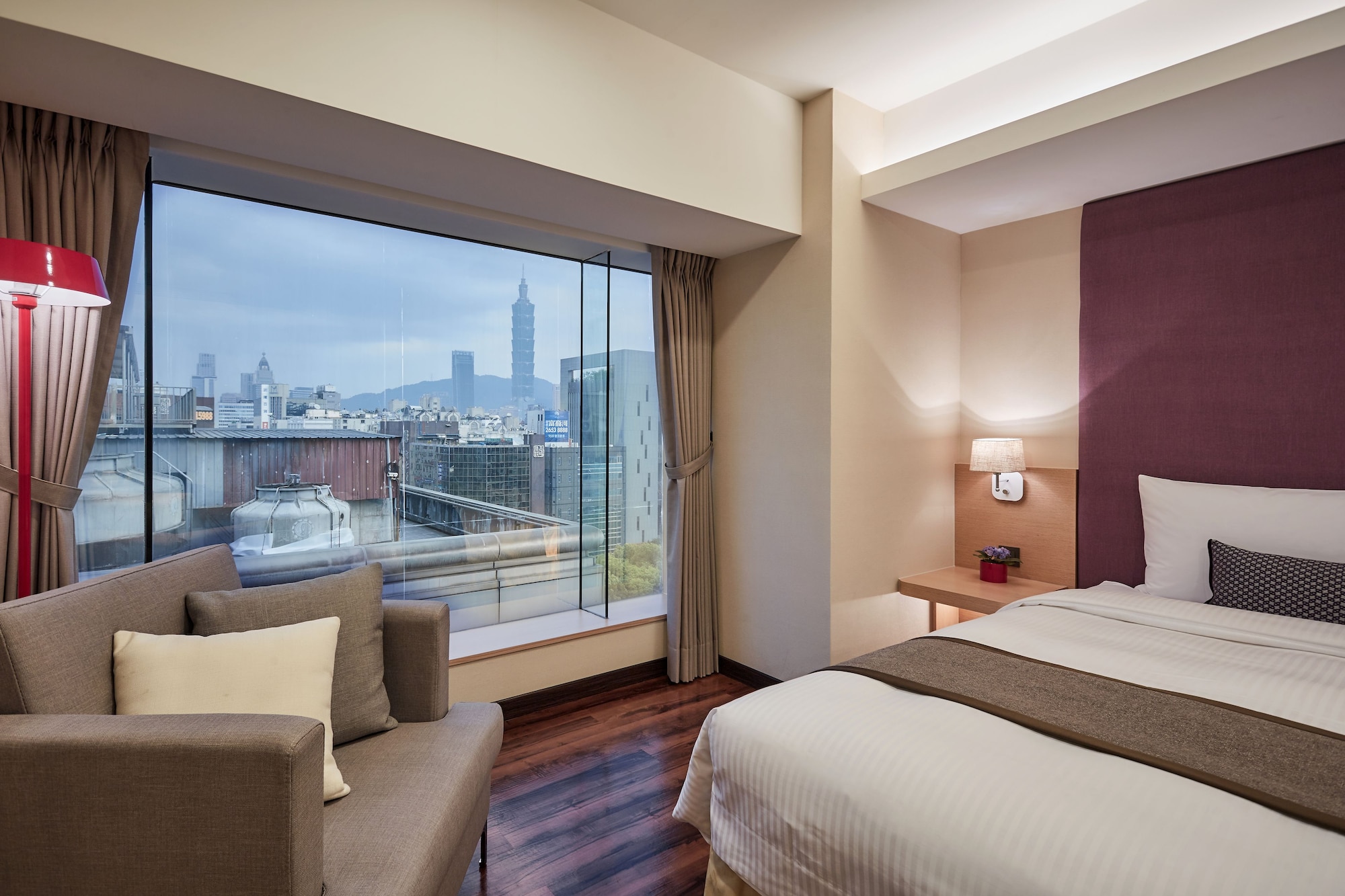DELUXE, KING BED, WITH VIEW