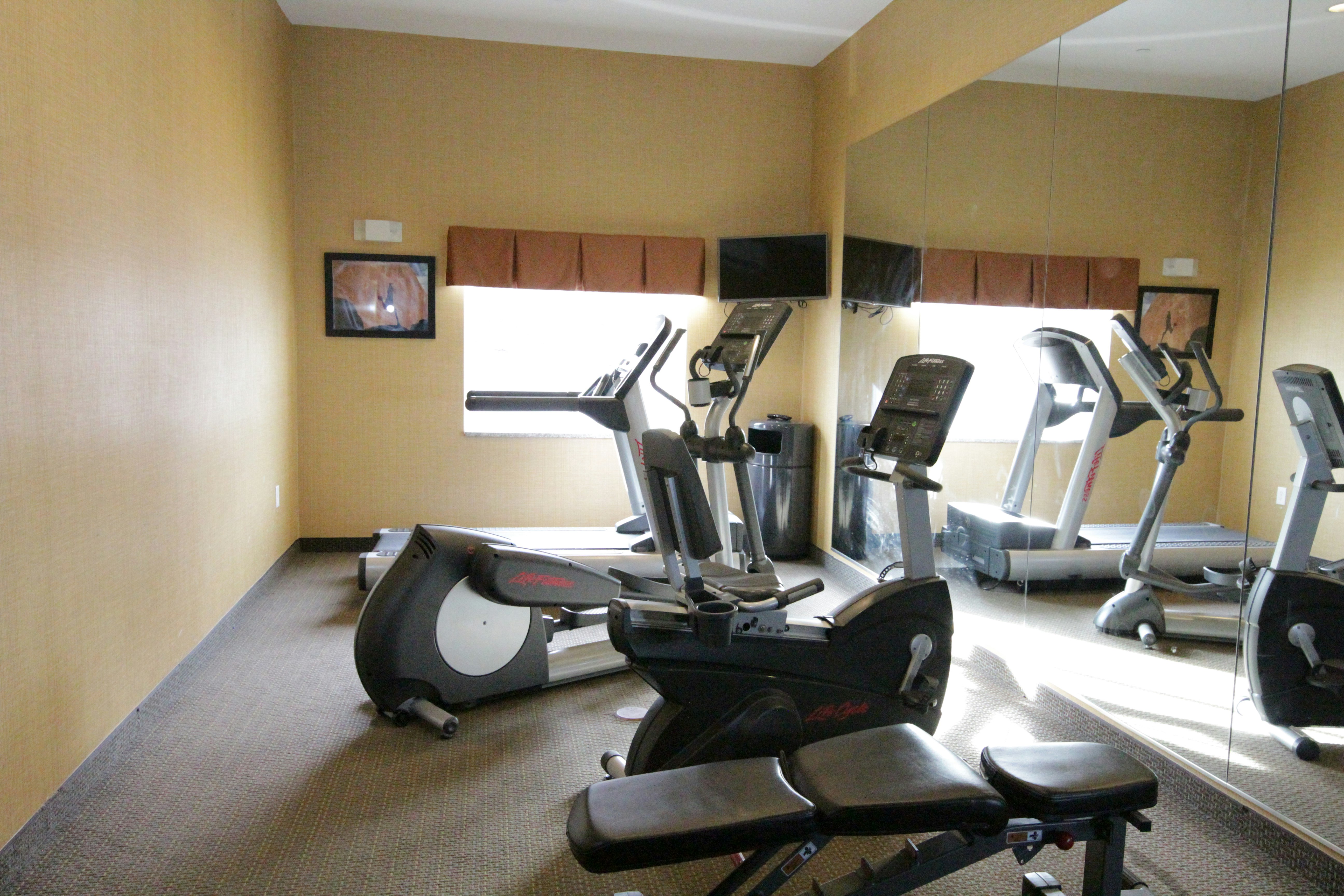 Holiday Inn Express And Suites Montgomery 48/76