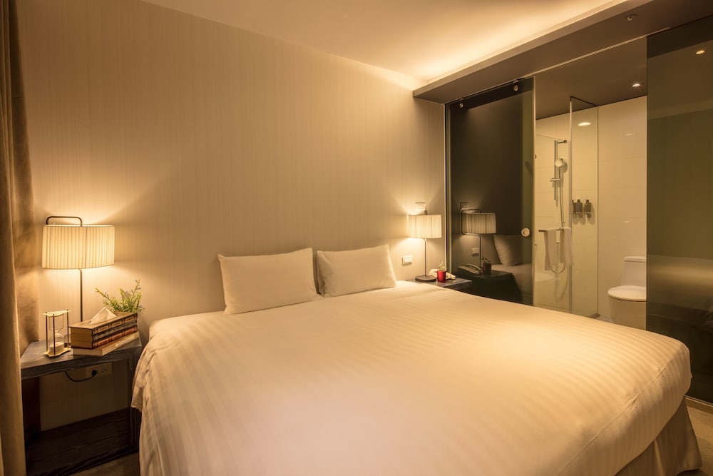 FINDERS HOTEL 10/50