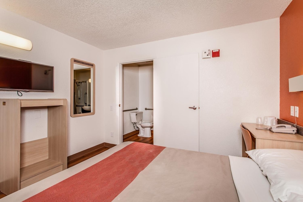 Motel6 Fairfield, CA - North 23/69