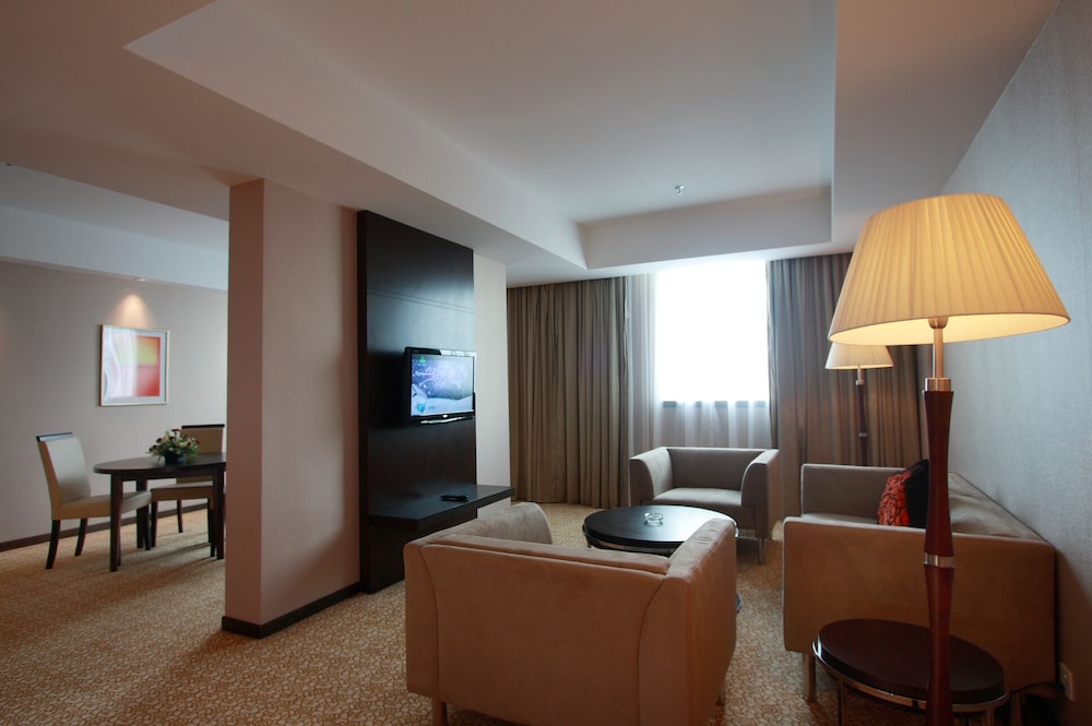 Grand Paragon 30/43