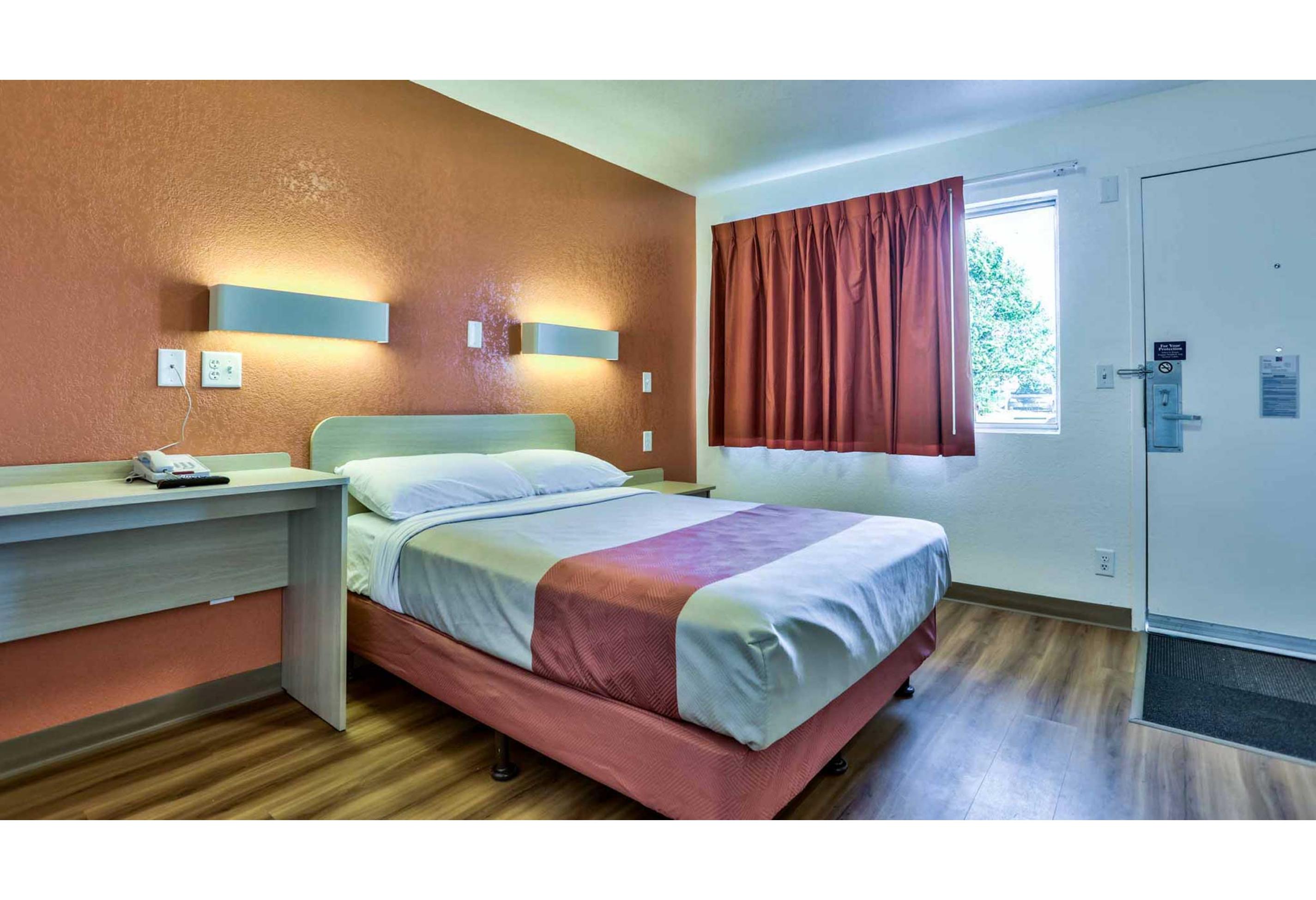 1 Full Bed - ADA/RI Shower/Micfridge
