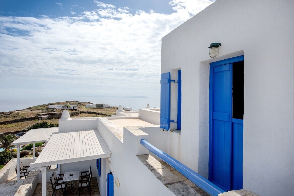 Lighthouse Hotel 2/47