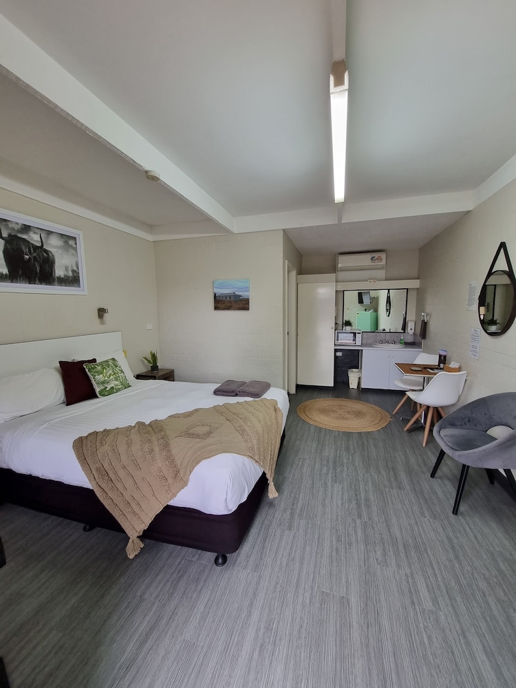Bidgee Motor Inn 10/50