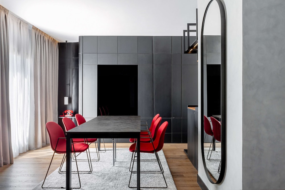 Radisson RED Madrid (ex. Paseo del Arte) 52/70