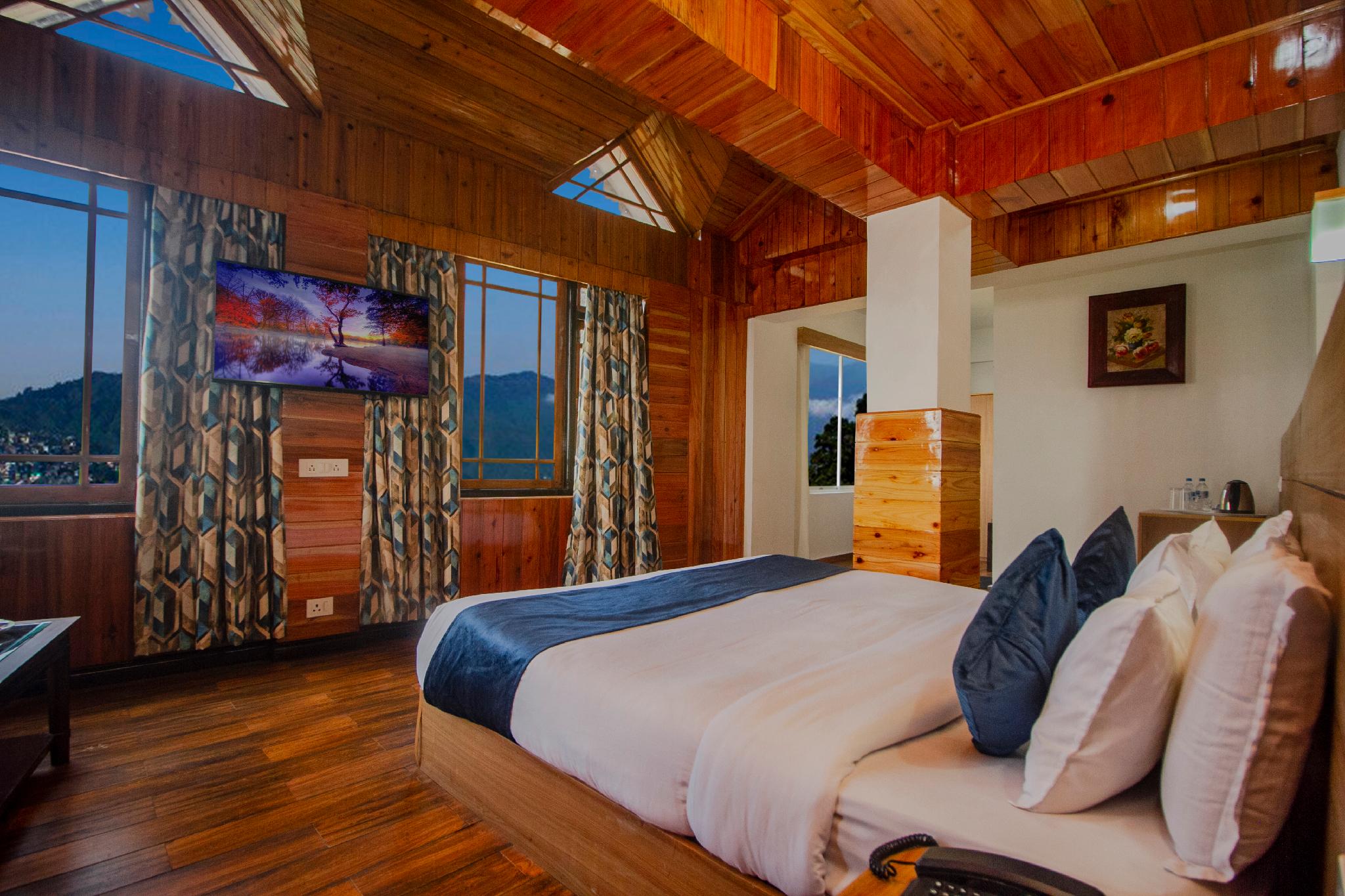 Executive, Queen Bed, Valley View