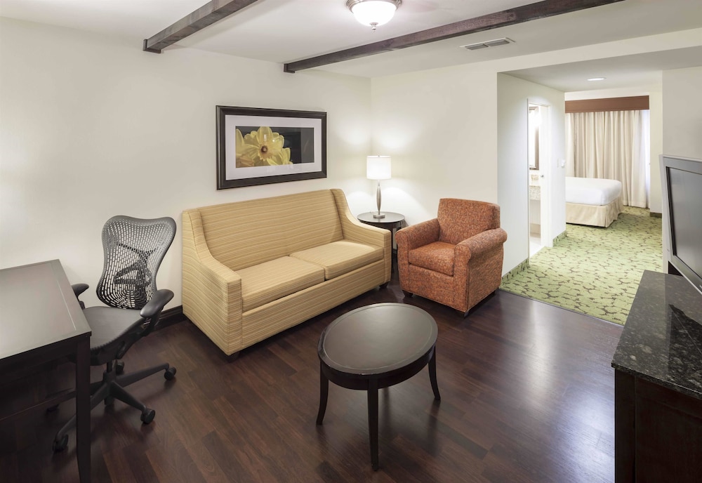 Hilton Garden Inn Dallas-Lewisville 56/79