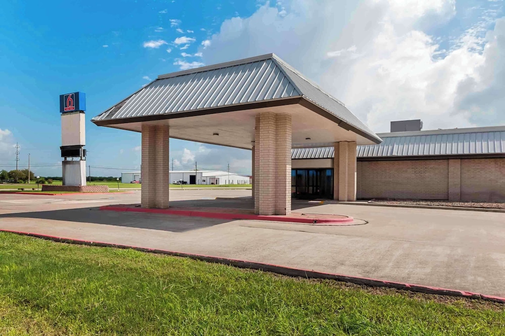Studio6 Port Lavaca, TX 33/39