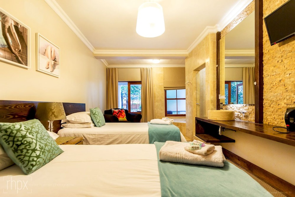 OR Tambo Guest House 32/49