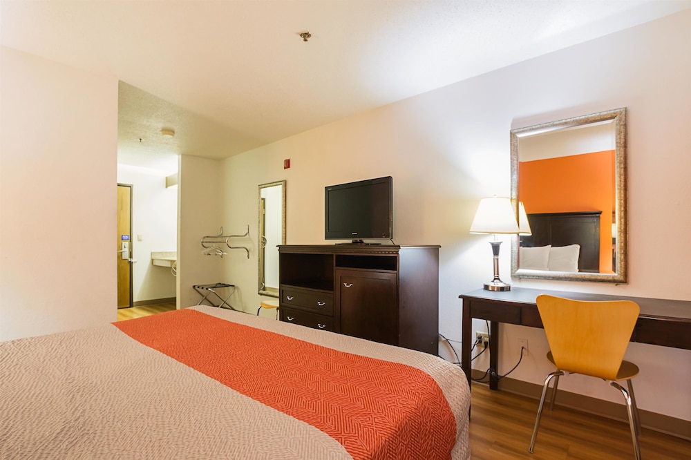 Motel6 Waterloo, IA - Crossroads Mall - Cedar Falls 27/49