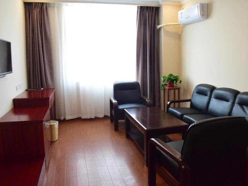 GreenTree Inn Anhui Fuyang Railway Station W XianGYAng Road Business Hotel 37/47