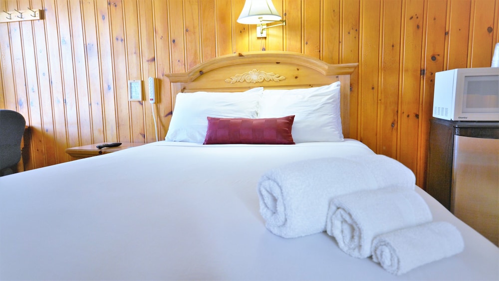 Knights Inn Colonial Fireside Inn 5/30
