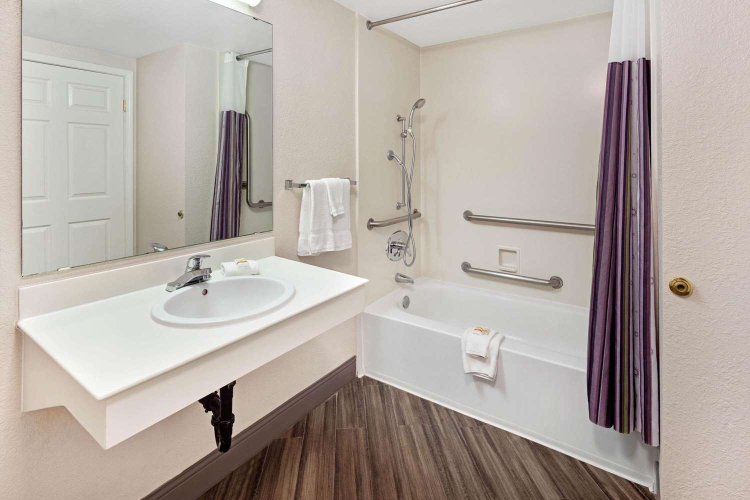 La Quinta Inn Ventura 30/30