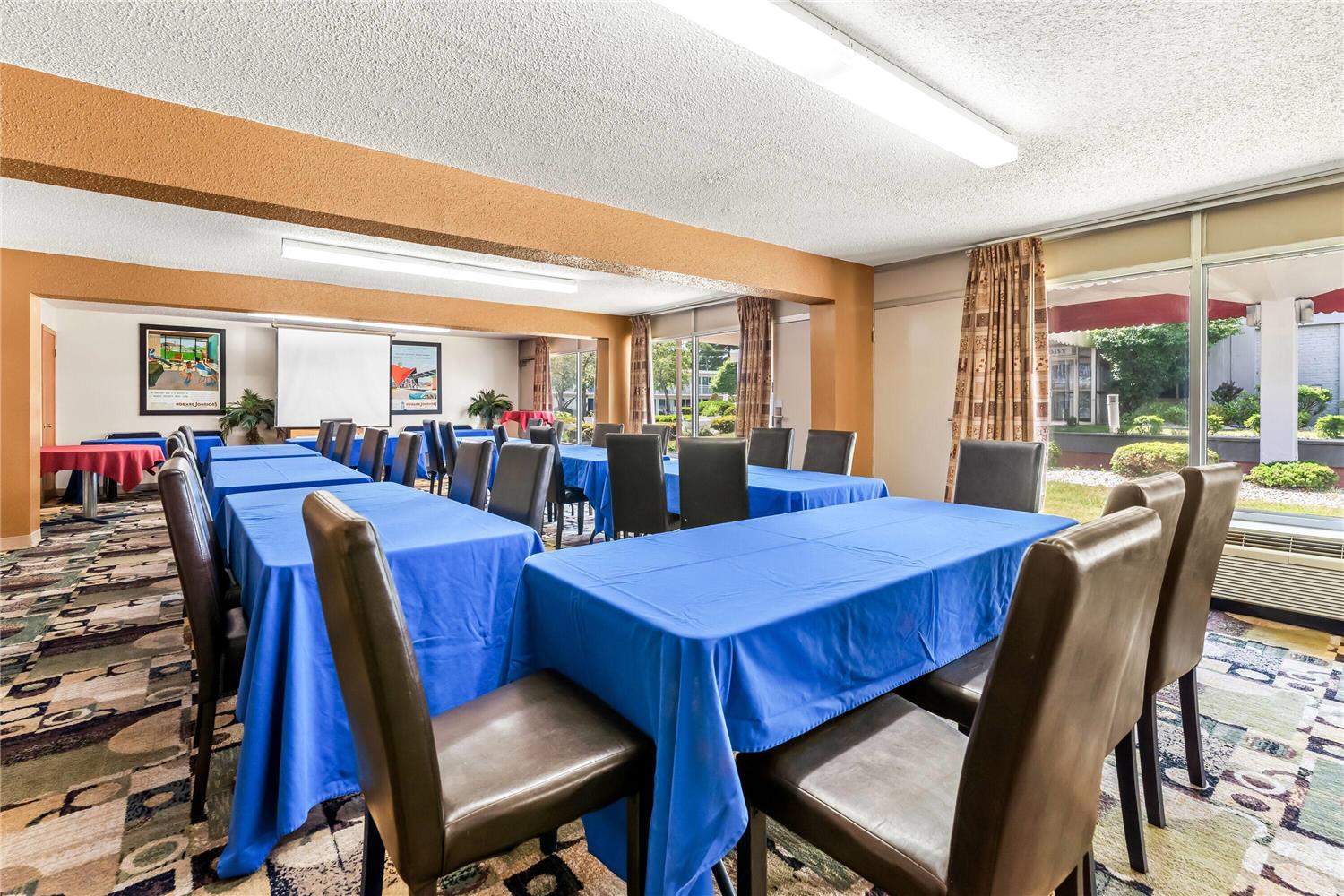 Howard Johnson By Wyndham Albany 25/43