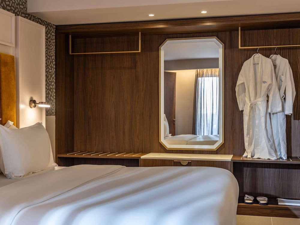 Suite, Double Bed, Sofa
