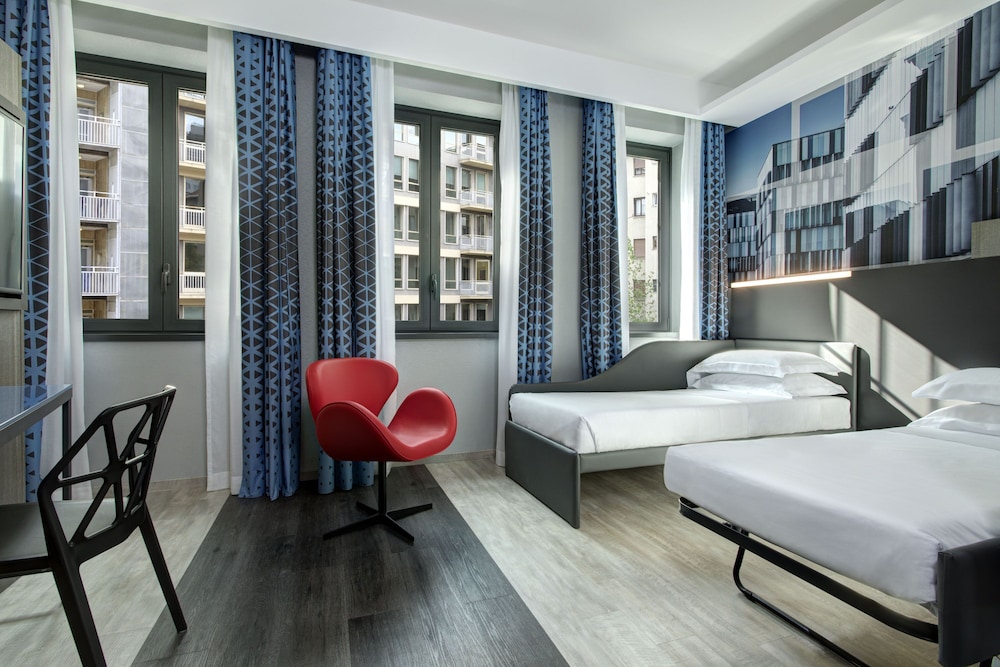 ROOM, QUADRUPLE