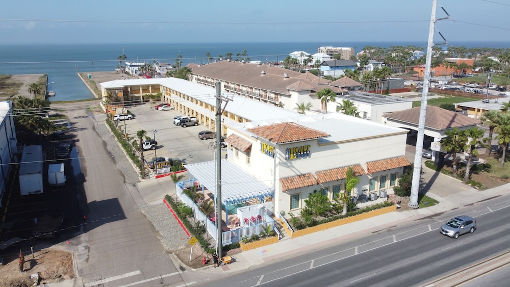 Lighthouse Inn 49/59
