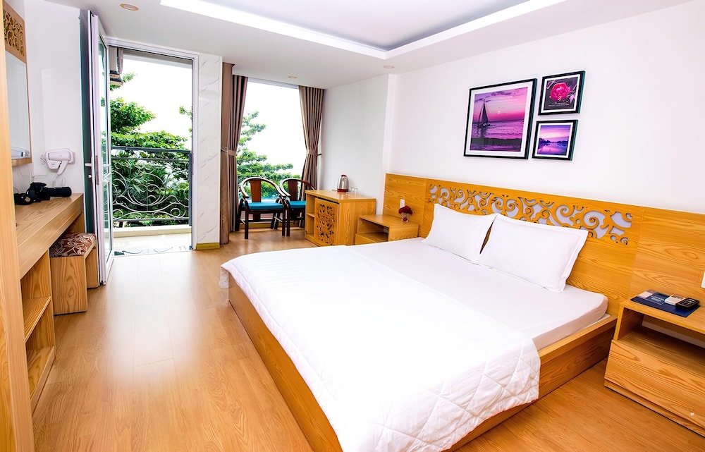 DELUXE, SEA VIEW