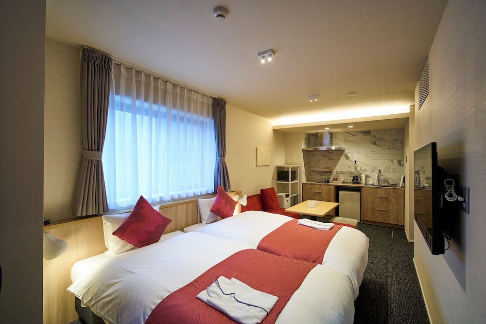 ROOM, QUADRUPLE
