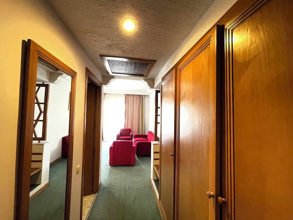 Marina Palace 35/69