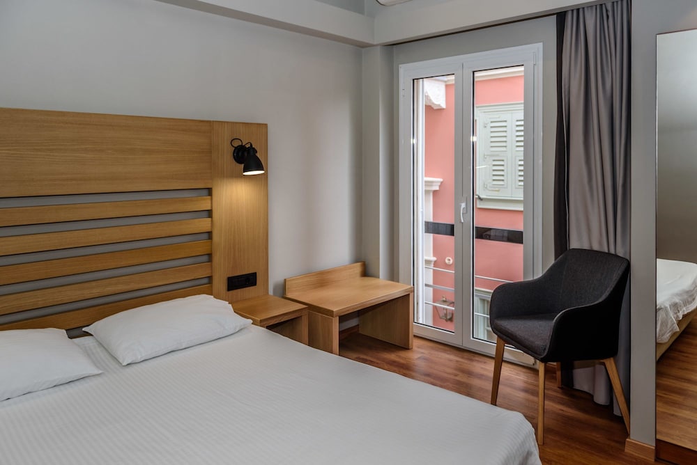 Agamemnon Hotel 13/67