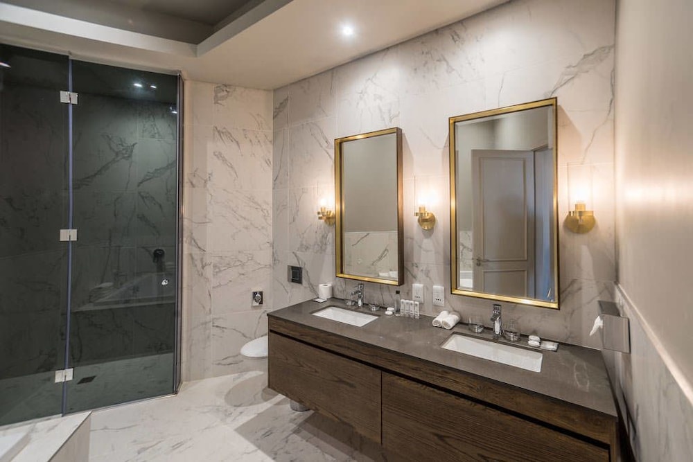 Mayfair Hotel 44/47