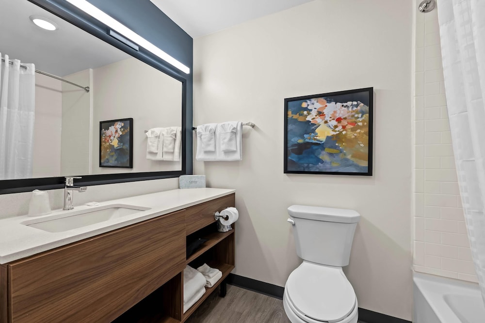 Everhome Suites Brownsville 62/66