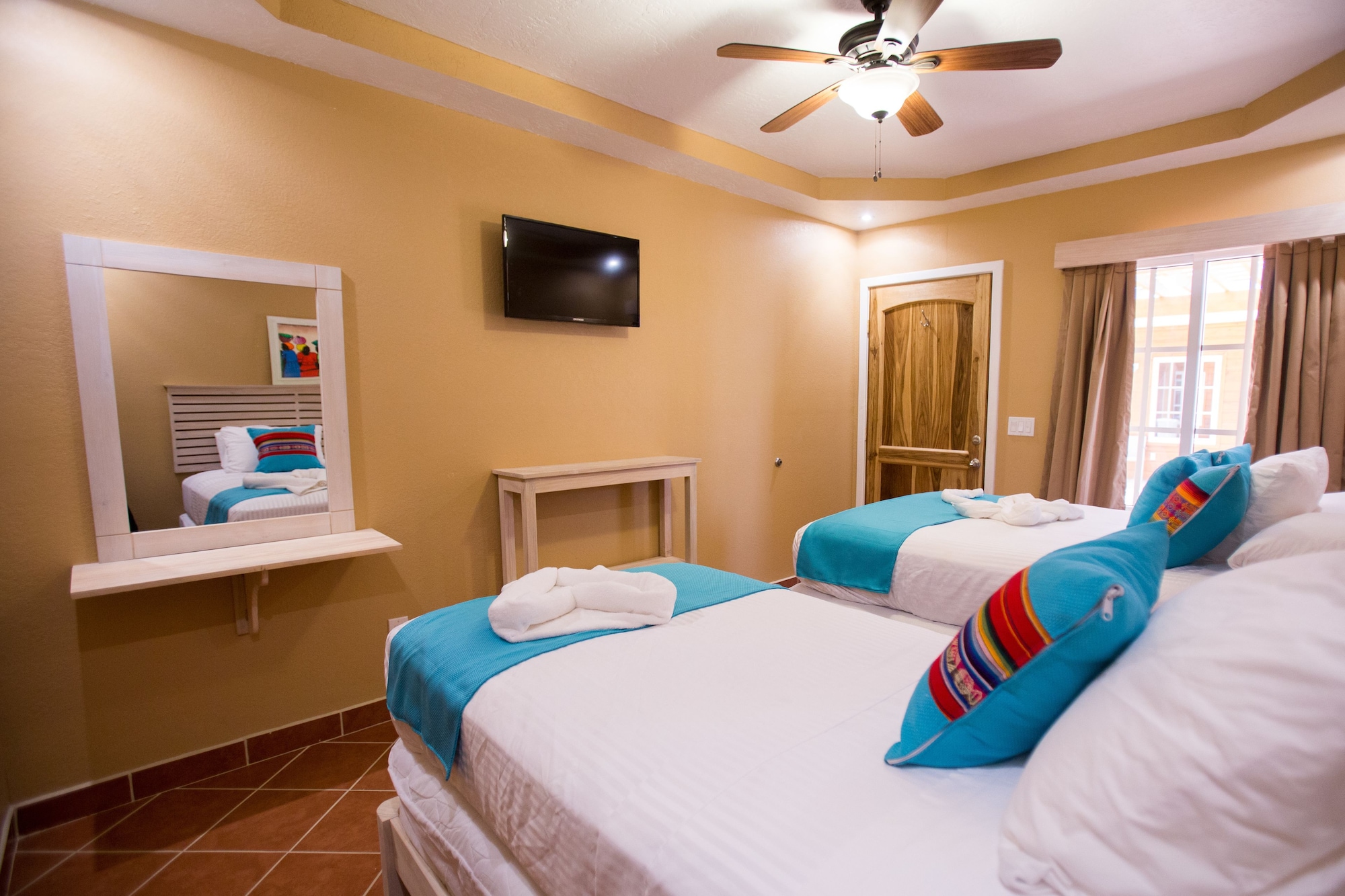 BASIC, 2 DOUBLE BEDS
