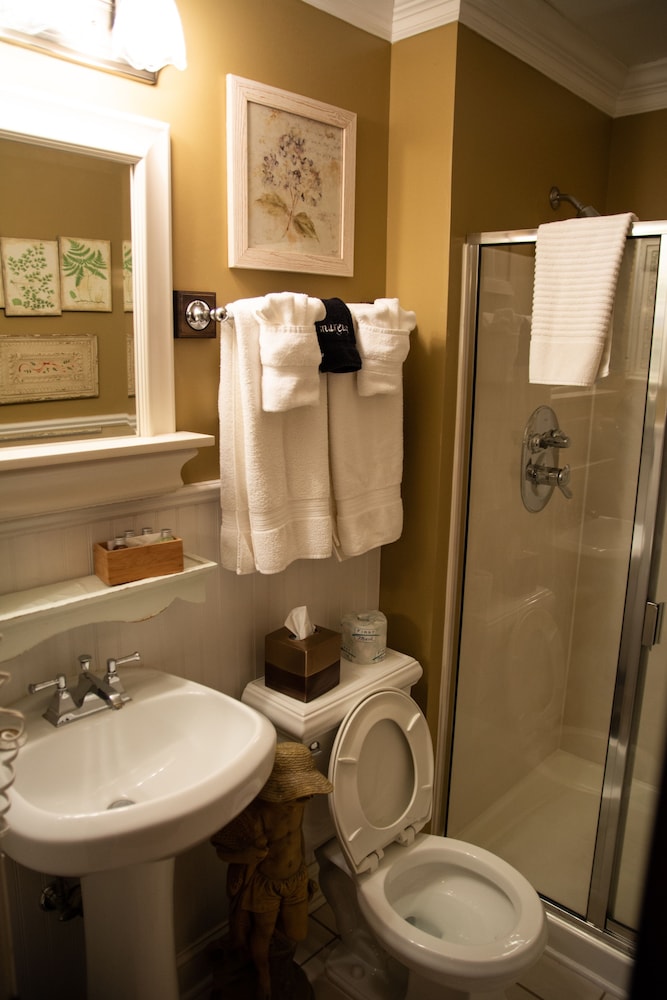 Williamsburg Sampler B & B 29/30