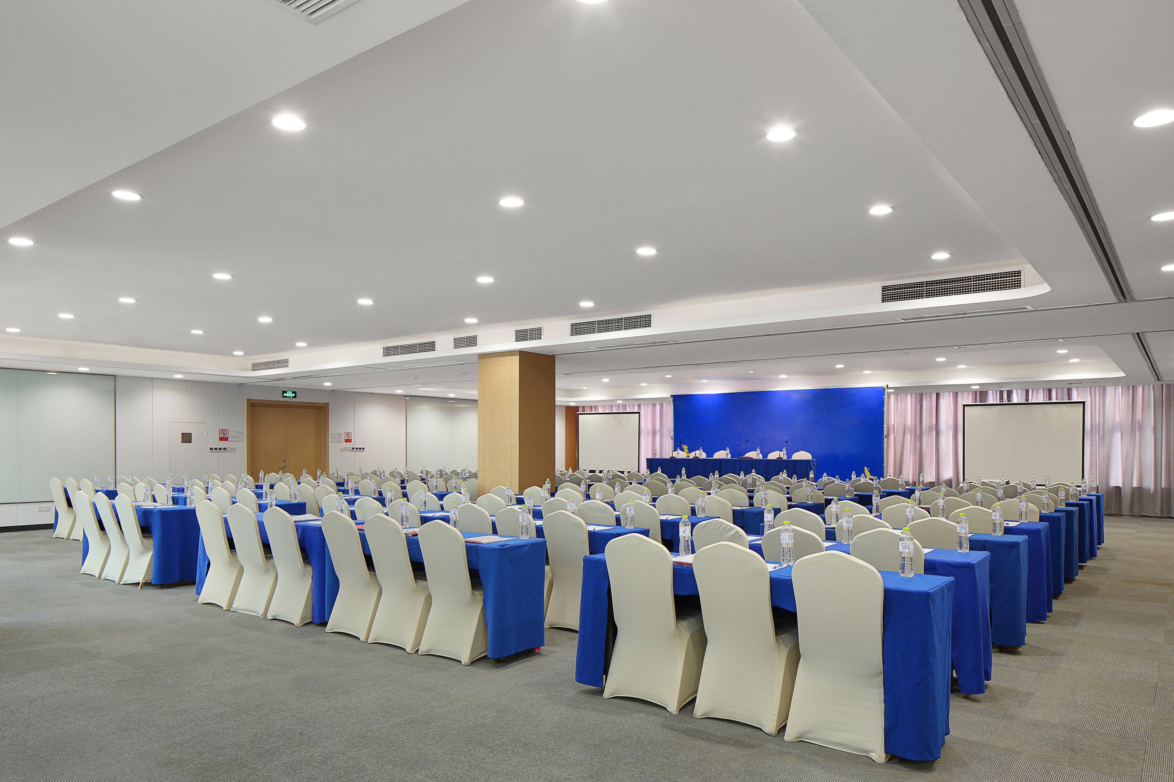 HOLIDAY INN EXPRESS JINAN HIGH-TECH ZONE 48/56