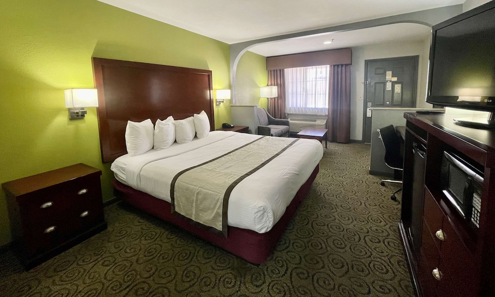 Surestay Hotel By Best Western Deer Park 8/31