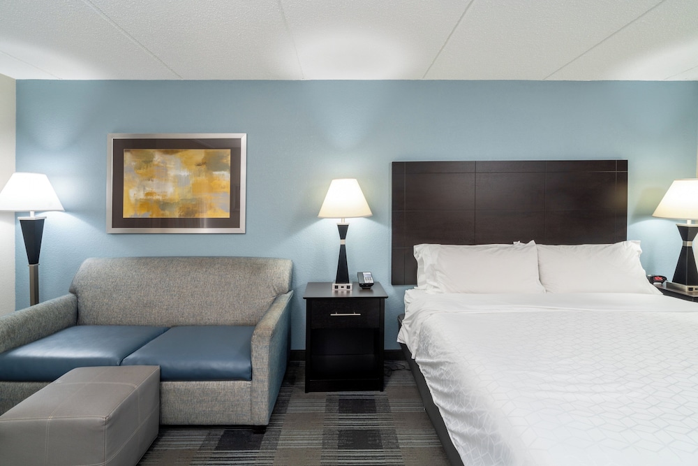 Holiday Inn Express Forsyth 18/42