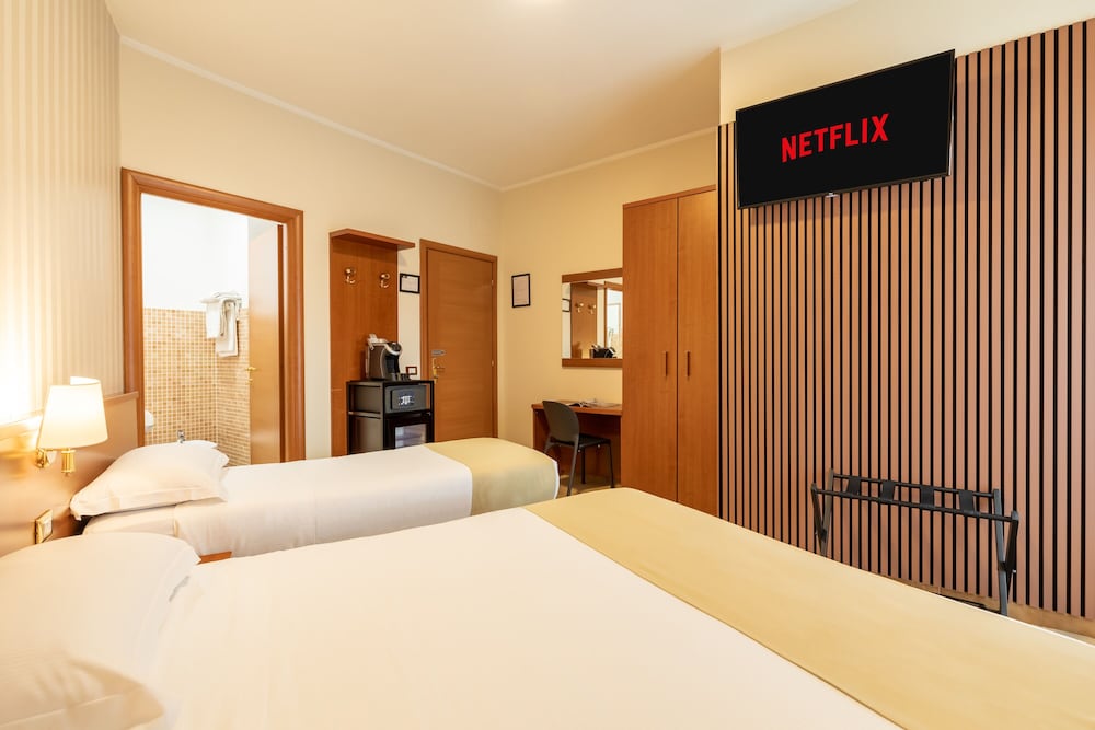 ROOM, TRIPLE