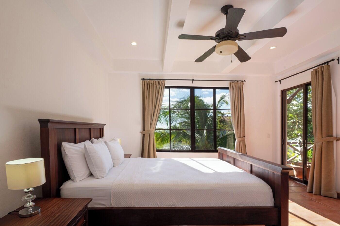 Condo, Pacific, Single