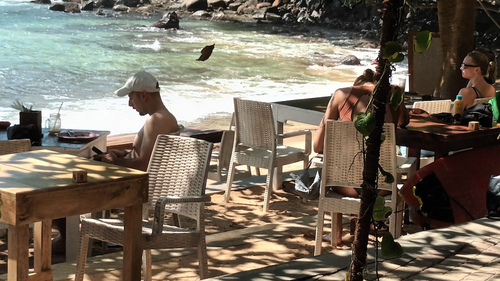 Coral Beach Hotel 22/23