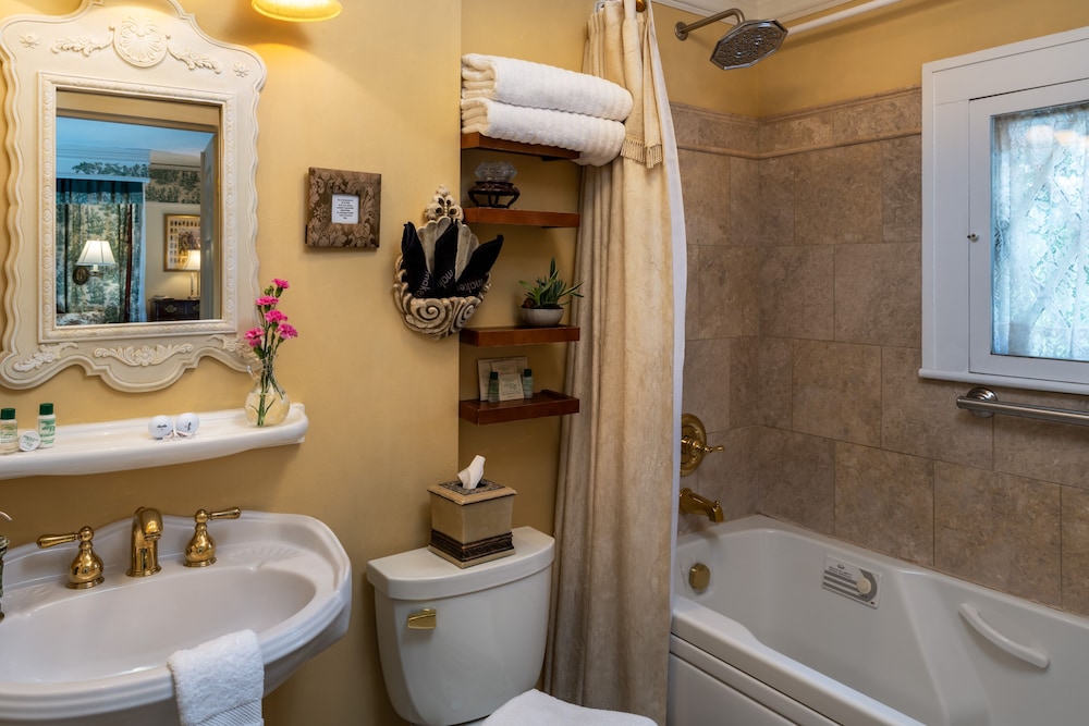 Abbington Green Bed &amp; Breakfast Inn 48/49