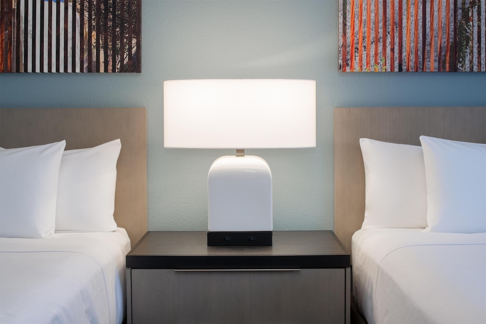 Hyatt House Fresno/Campus Pointe 13/50