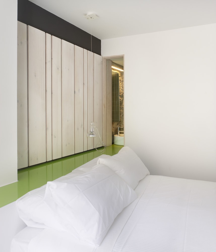 Hotel Moure 11/50
