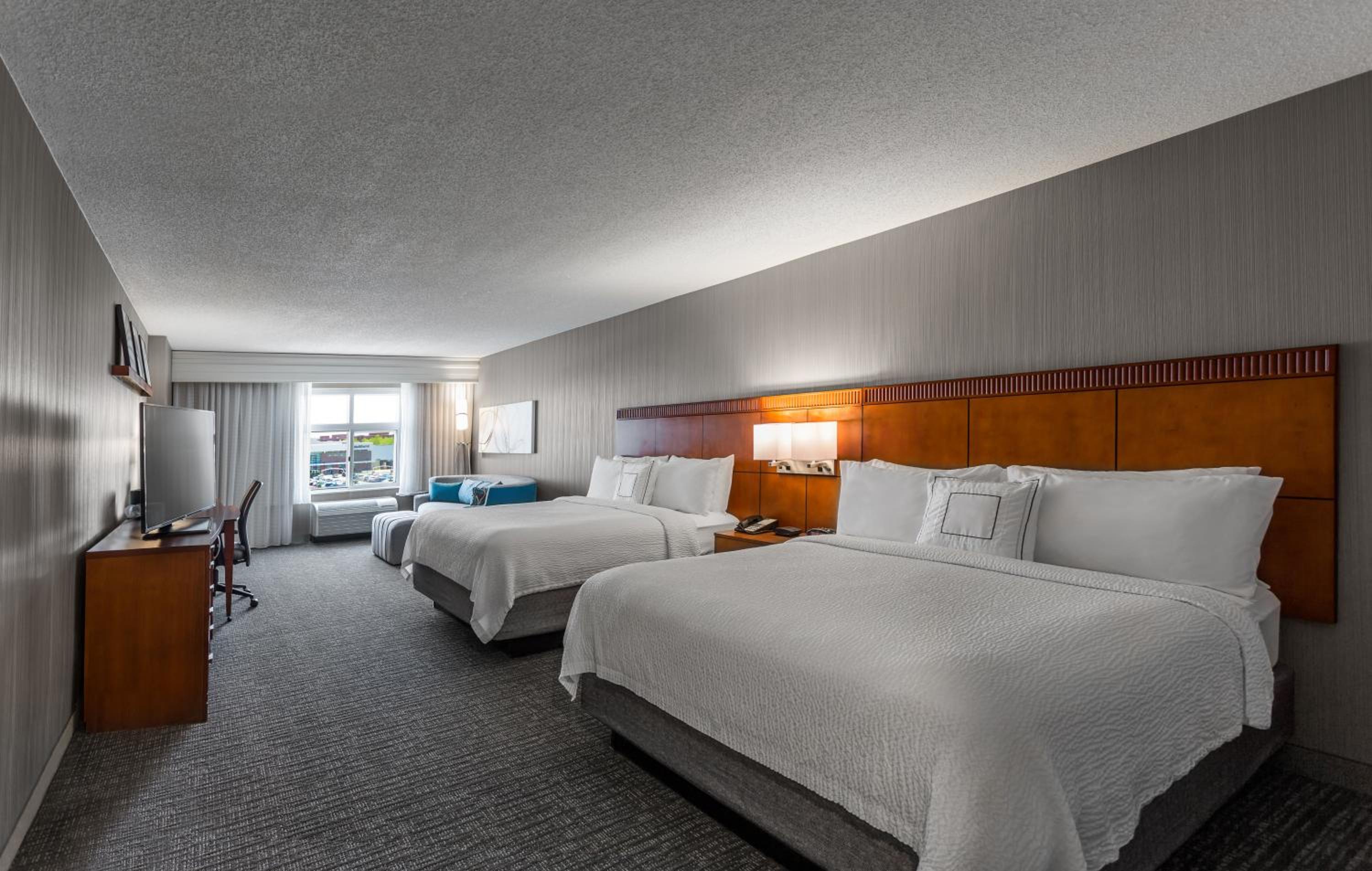 Room, 2 Queen Beds, City View, Sofa