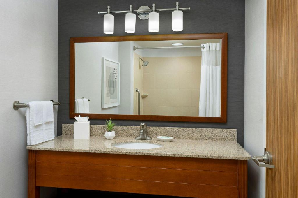 1 Bedroom, Specialty, Suite, King Bed, Ocean View, Sofa, Bathtub, High Floor, Courtyard by Marriott Atlantic City Beach Block 3/4