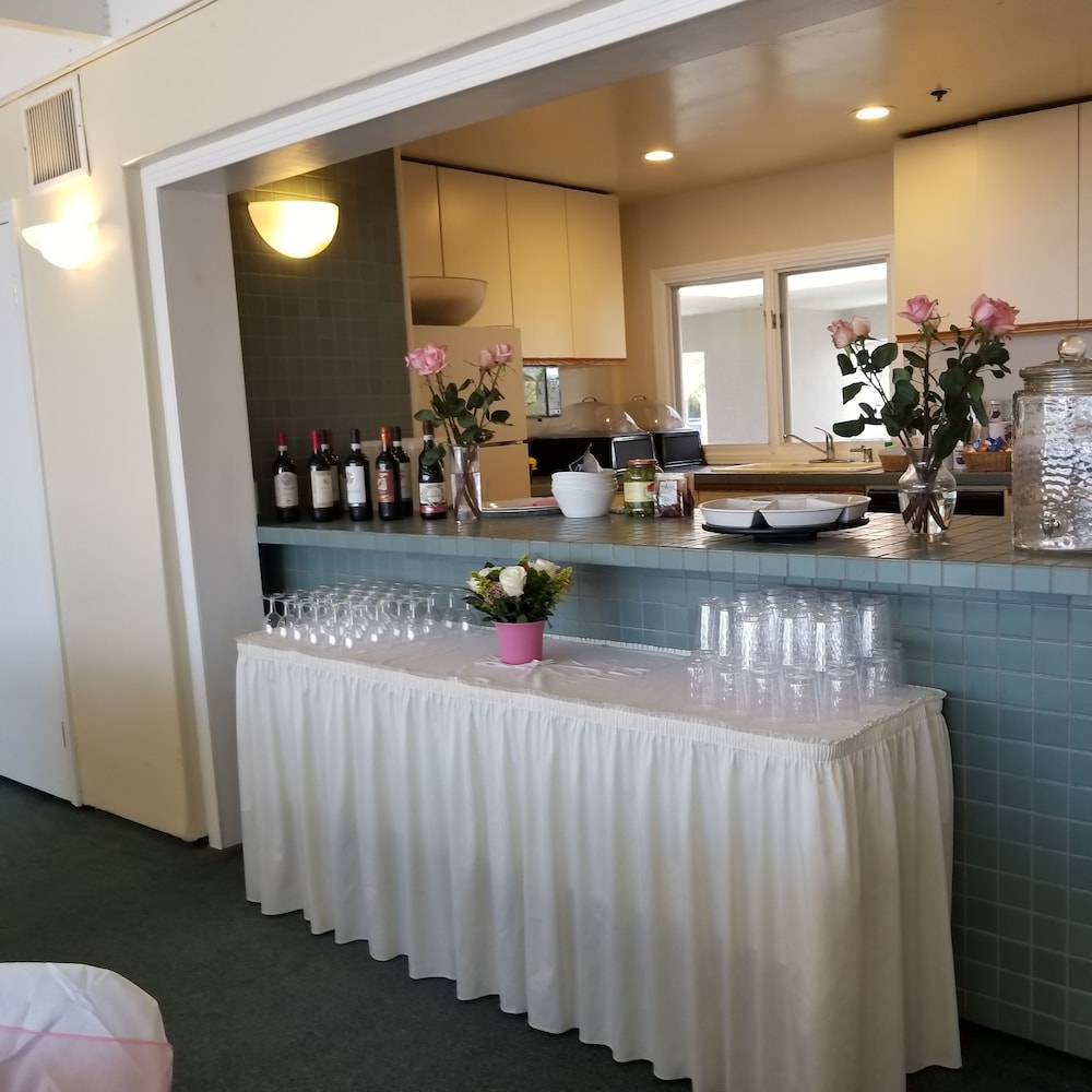 Tamarack Beach Resort Hotel 11/65