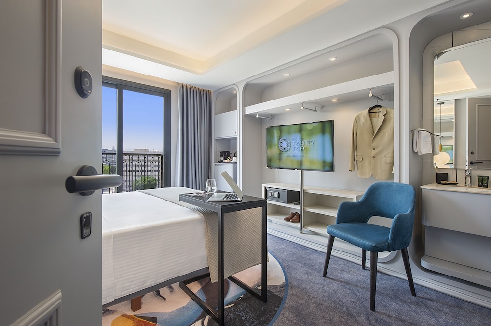 Gate Twenty Two Boutique Hotel 14/35
