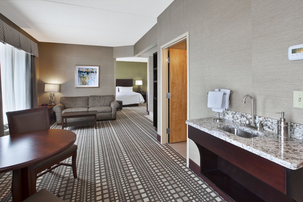 Holiday Inn Express Suites Geneva Finger Lakes 24/56