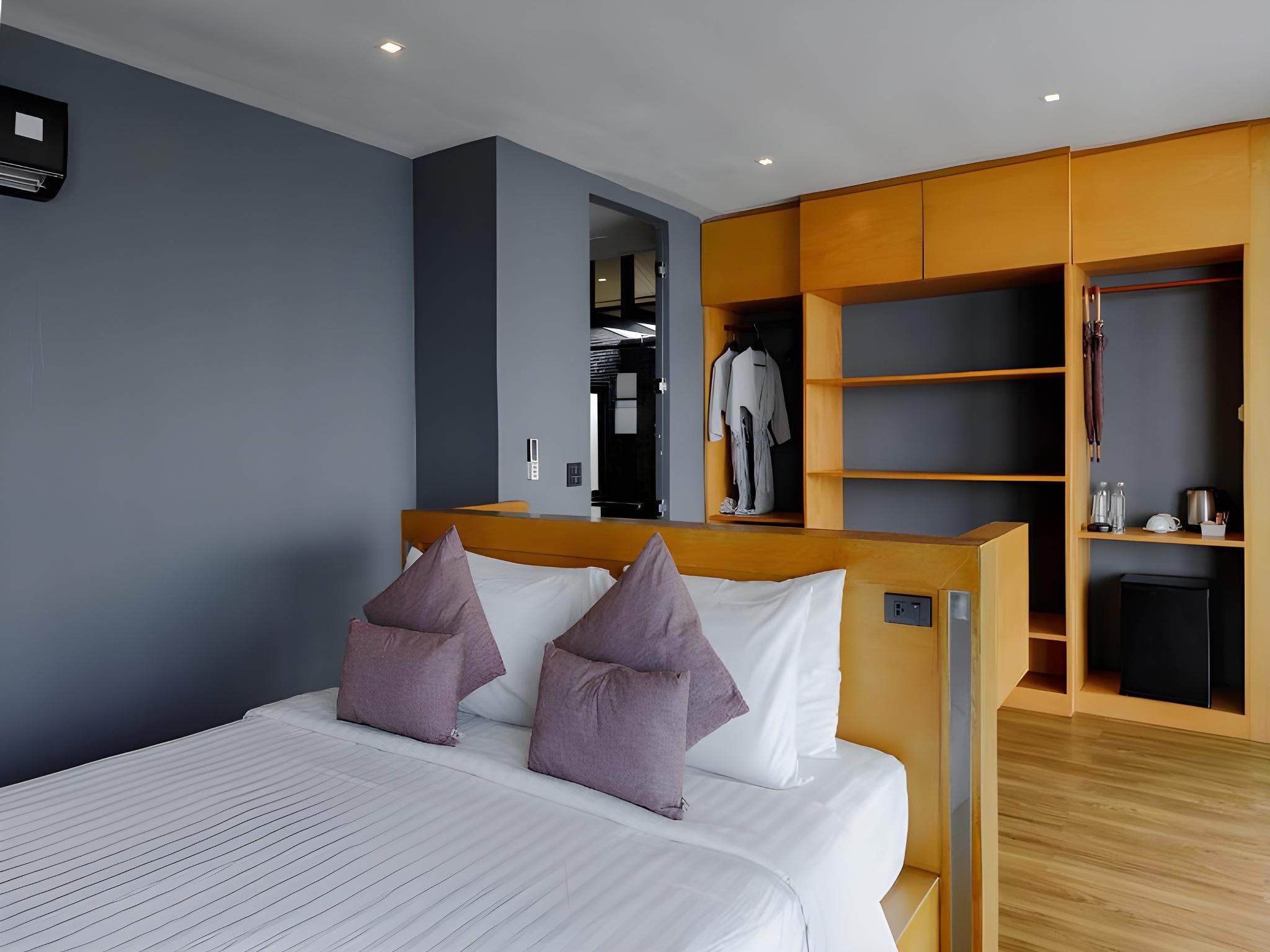 Grand, Pool, Villa, Single Bed