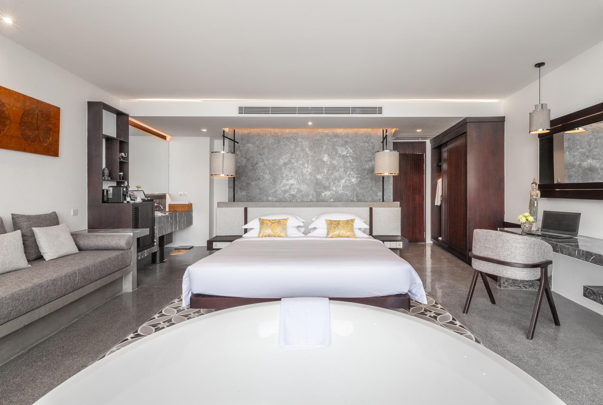 Junior Suite, King Bed, Pool View, Sofa