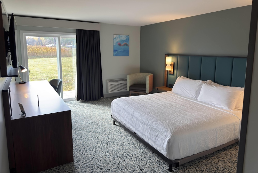 Wingate by Wyndham Geneva at SPIRE Academy 20/56