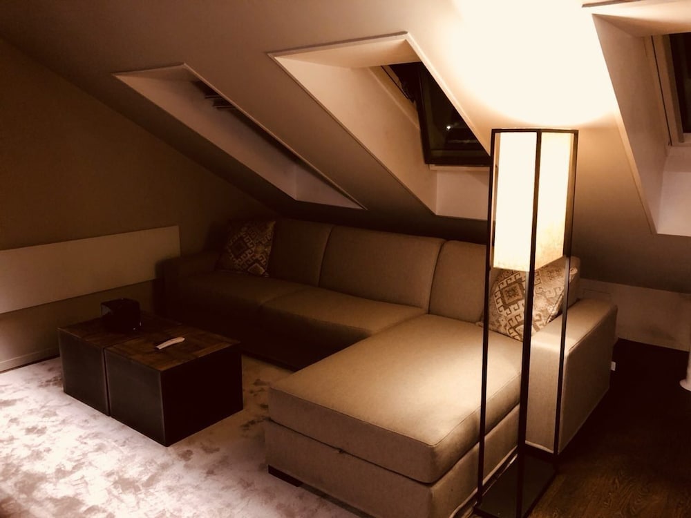 Airhome Limmatquai River View Apartment 19/38