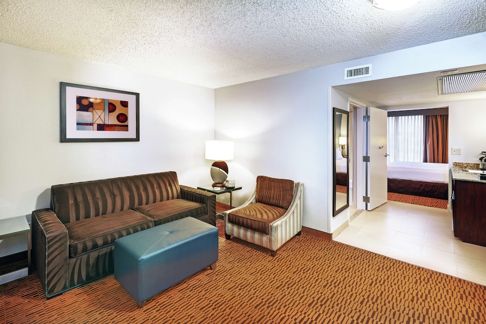 Embassy Suites by Hilton Dallas Market Center 46/72
