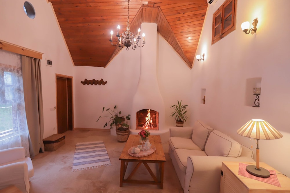 Tranquilla River Lodge - Adults Only 28/50