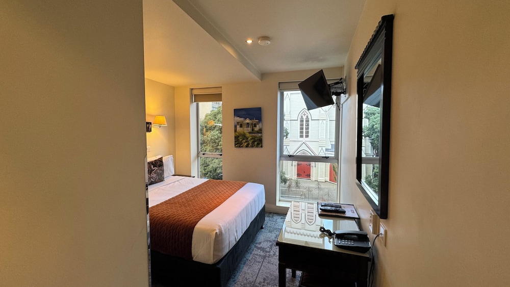 Trinity Hotel 24/50